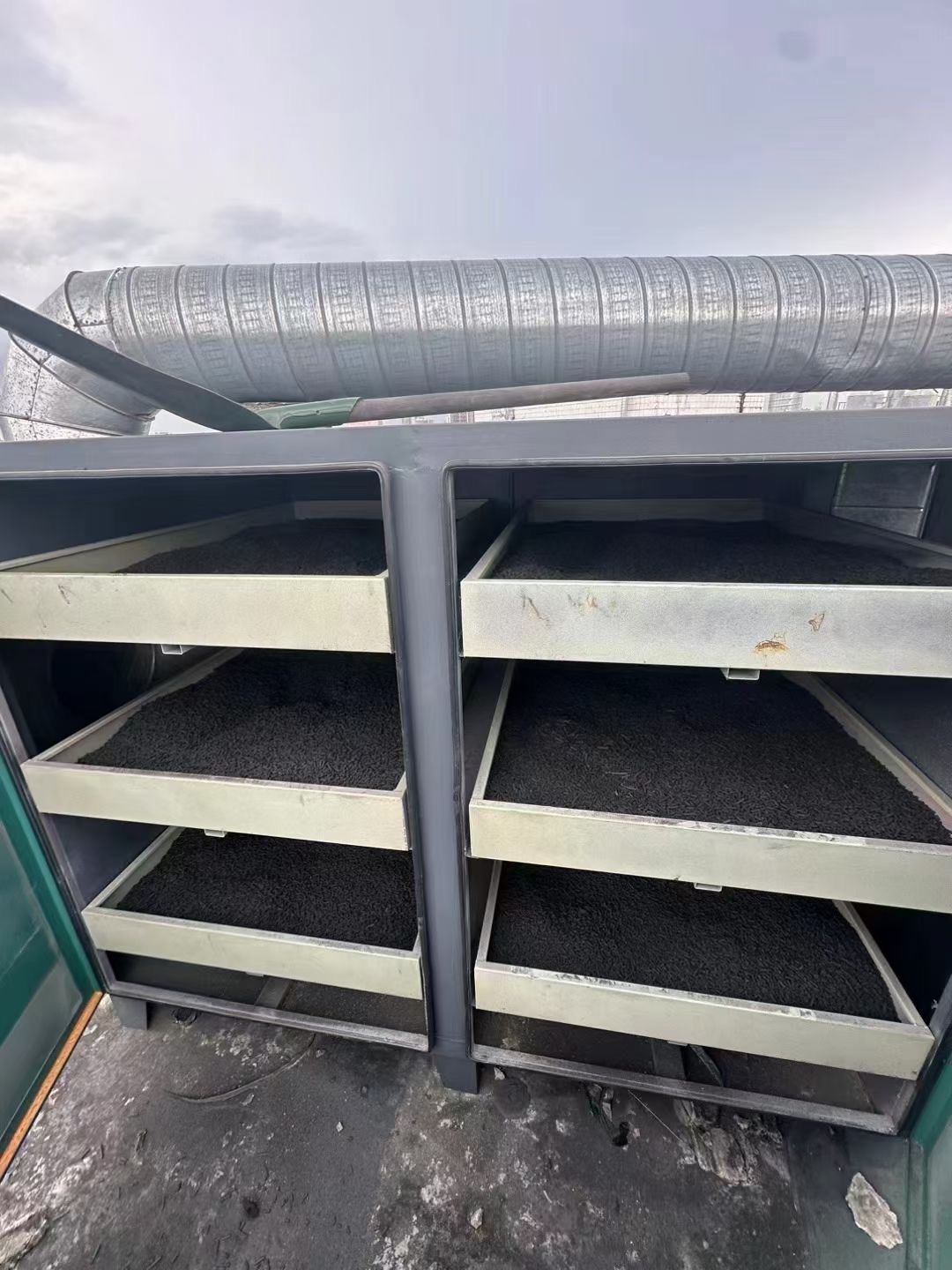 Using black coal to purify the air—how is that possible?